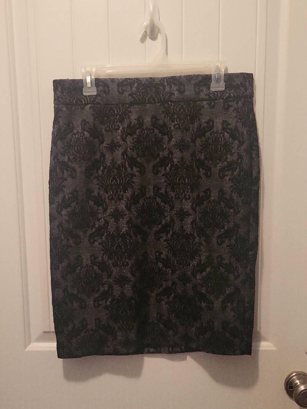 Roz & Ali black and gray damask pattern pencil skirt
